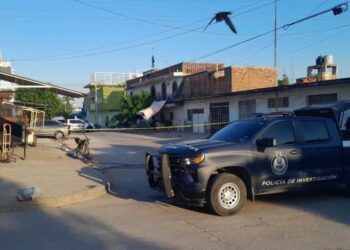 Balean fachada de vivienda en la colonia Juárez