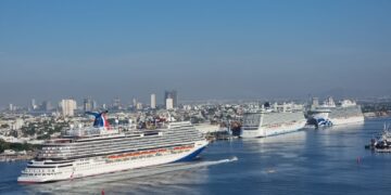 Mazatlán cierra noviembre con arribo triple de cruceros