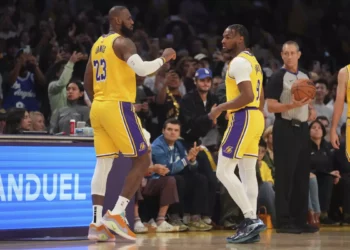 LeBron y Bronny podrían volver a jugar juntos con los Lakers en visita a Cleveland