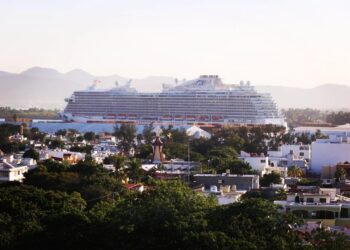 Arriba crucero Majestic Princess a Mazatlán con más de 3 mil pasajeros