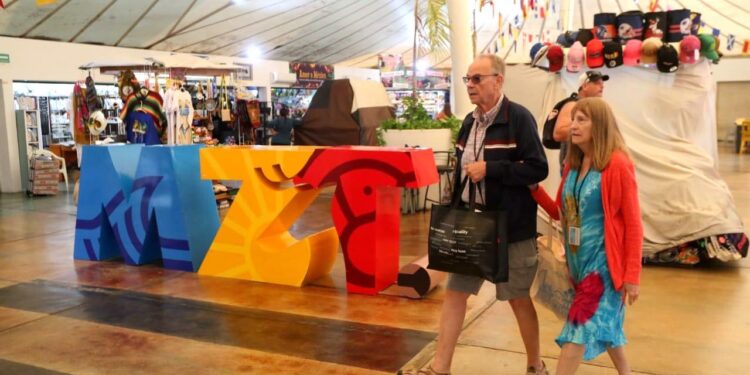 Mazatlán recibe a más de 8 mil pasajeros con la llegada de dos cruceros turísticos