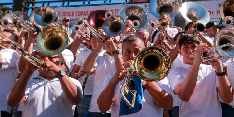 ‘Jalemos con la banda’ recauda más de 500 mil pesos para músicos y meseros en Culiacán