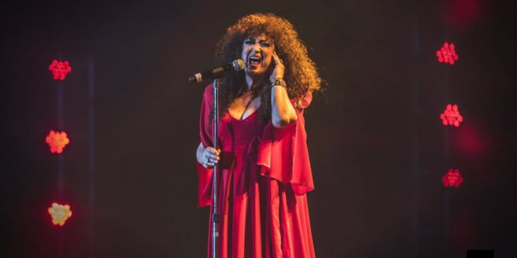 Amanda Miguel aclara si mandó sacar a Ángela Aguilar de uno de sus conciertos en México
