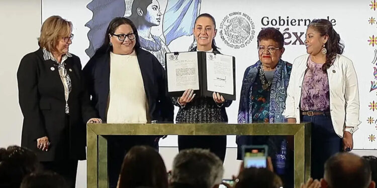 “Mujeres ya estamos en la Constitución”: Sheinbaum firma decreto de igualdad sustantiva