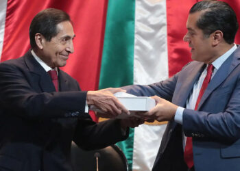 Primer presupuesto de Sheinbaum contempla 1.9 % menos gasto y caída del déficit al 3.2 %