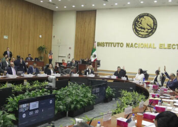 “No puede ser”: Sheinbaum critica al INE por pedir más presupuesto para 2025