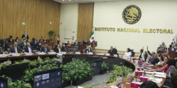 “No puede ser”: Sheinbaum critica al INE por pedir más presupuesto para 2025