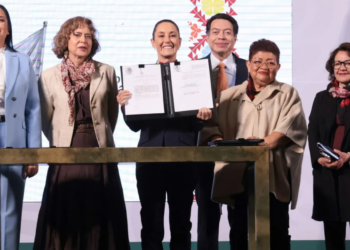 Sheinbaum firma decretos para garantizar vivienda, proteger a animales y crear la Universidad Nacional Rosario Castellanos