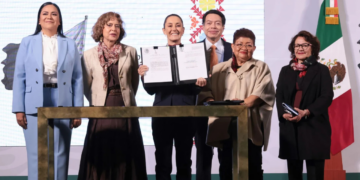 Sheinbaum firma decretos para garantizar vivienda, proteger a animales y crear la Universidad Nacional Rosario Castellanos