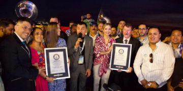 Logran en Mazatlán, Sinaloa, el récord Guinness de la Banda de Música Folclórica más Grande