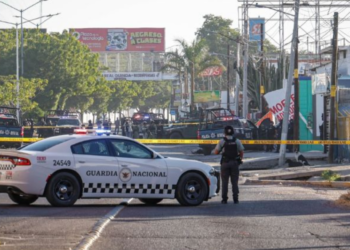 Operativos en Sinaloa dejan vehículos blindados, armas y 143 maquinitas aseguradas