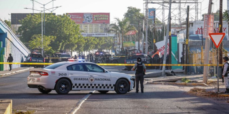 Operativos en Sinaloa dejan vehículos blindados, armas y 143 maquinitas aseguradas
