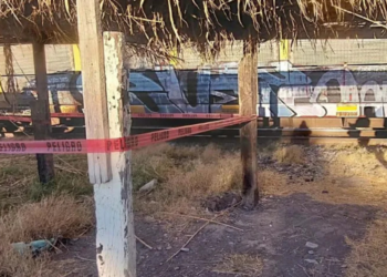 Hombre se queda dormido en las vías y tren le amputa ambas piernas en Gómez Palacio