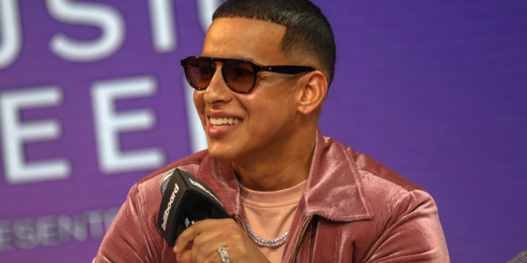 Daddy Yankee demanda a su esposa por retiros millonarios desde cuentas corporativas