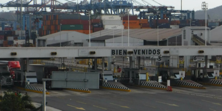 Gobierno detecta irregularidades y omisiones en 40 agentes aduanales