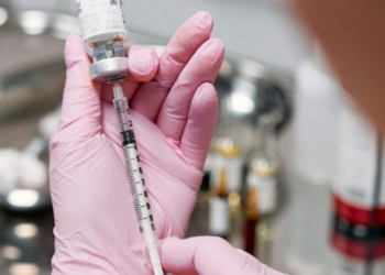 Rusia lanzará una vacuna contra el cáncer que será gratuita: ¿Cuándo estará disponible?