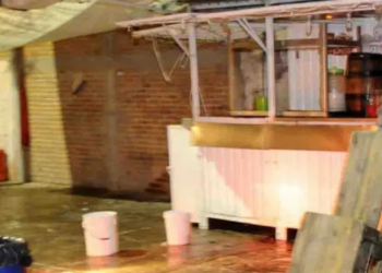Clausuran puesto a taquero que arrojó aceite hirviendo a perrito