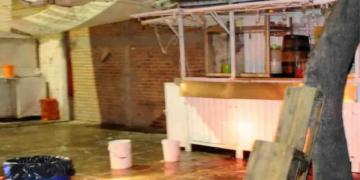 Clausuran puesto a taquero que arrojó aceite hirviendo a perrito