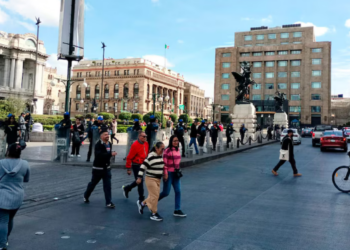 Sheinbaum explica por qué quitaron a comerciantes ambulantes de Bellas Artes: “No se puede criminalizar en vía pública”
