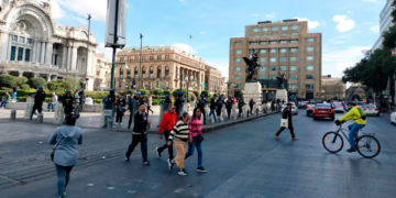 Sheinbaum explica por qué quitaron a comerciantes ambulantes de Bellas Artes: “No se puede criminalizar en vía pública”