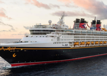 Disney inaugura crucero al Caribe con una Plaza de Coco que exalta la cultura mexicana