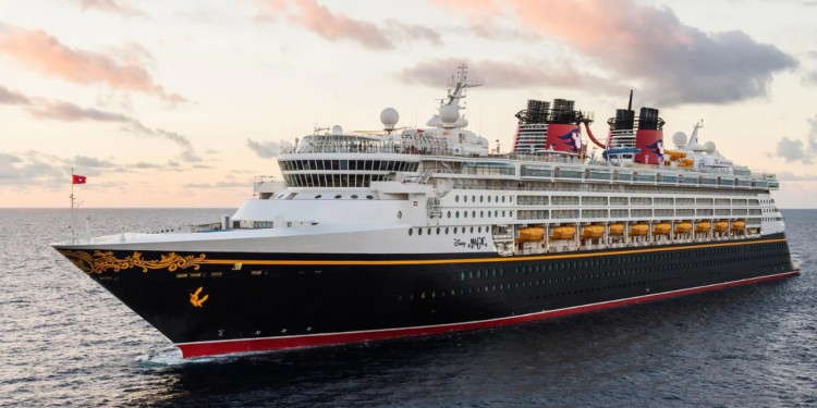 Disney inaugura crucero al Caribe con una Plaza de Coco que exalta la cultura mexicana