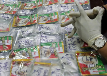 Autoridades incautan mil 220 litros de posible metanfetamina en Sinaloa