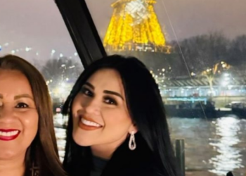 Gomita presume lujoso viaje de Año Nuevo a París junto a su mamá: “el hate ha valido cada centavo”