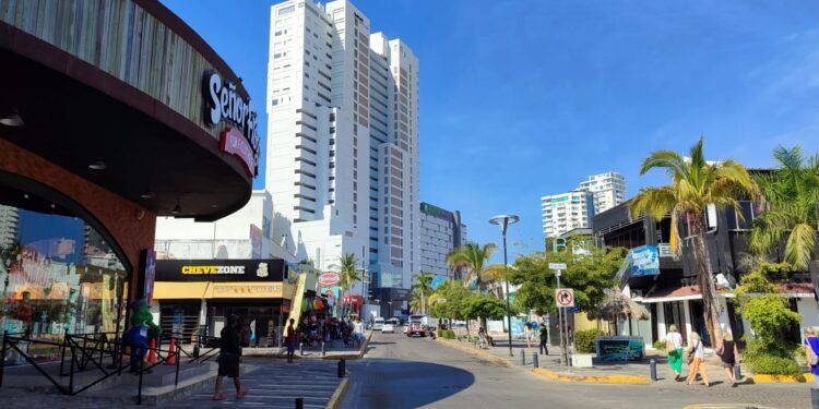 Mazatlán registra una afluencia turística moderada al inicio del fin de semana