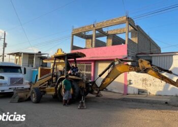 Tras año y medio “olvidada” retoman repavimentación de la calle Ciudad Valles en Lomas de San Jorge