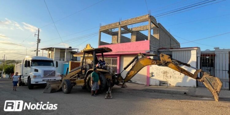 Tras año y medio “olvidada” retoman repavimentación de la calle Ciudad Valles en Lomas de San Jorge
