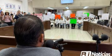 Gobierno Municipal recibe en Cabildo a familiares de Óscar, joven vendedor de playa desaparecido el pasado lunes