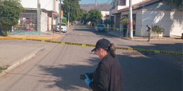 Encuentran vehículo baleado y trasciende que se llevaron al conductor en Culiacán