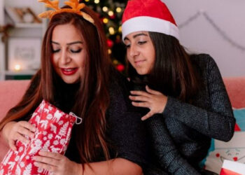 ¿Qué dar de regalo de Navidad a una mujer?, opciones para no fracasar en el intento
