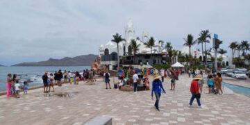 Vendedores de playa reportan mejora en ventas durante fiestas decembrinas