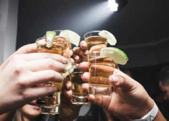 Piden autoridades de Estados Unidos etiquetar el alcohol como cancerígeno