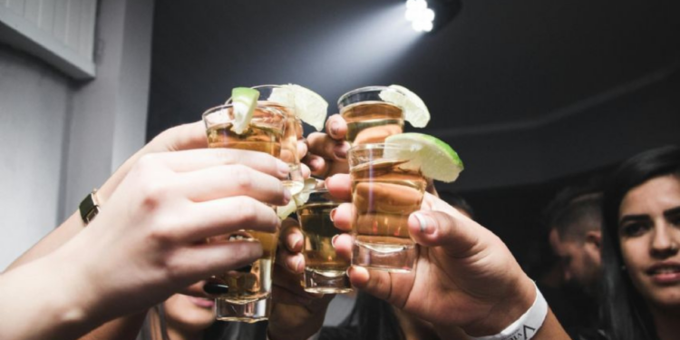 Piden autoridades de Estados Unidos etiquetar el alcohol como cancerígeno