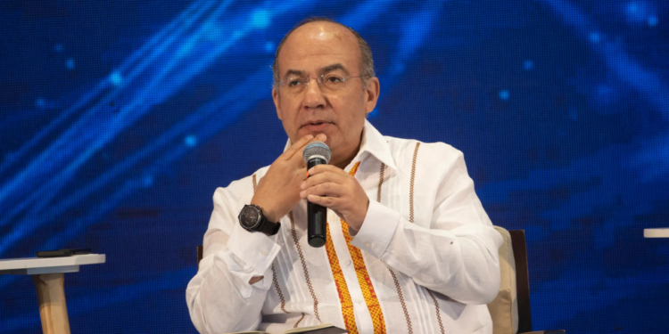 México sí puede convertirse en Venezuela, advierte Felipe Calderón