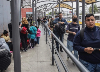 Sheinbaum promete programas sociales y empleo a mexicanos deportados por Trump