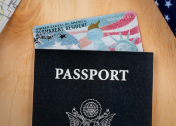 EU dejará de tramitar pasaportes con género ‘X’ tras decreto de Trump