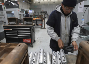 México eleva su déficit comercial en 50% hasta los 8 mil 212 millones de dólares