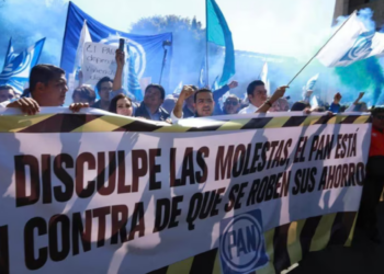 Panistas protestan contra la reforma al Infonavit: “Morena se roba tu dinero, Acción Nacional lo defiende”
