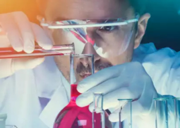 Proteínas creadas con IA logran neutralizar las toxinas letales del veneno de serpiente