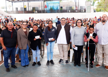 Entregan DIF Mazatlán y Gobierno Municipal apoyos económicos a personas con discapacidad permanente