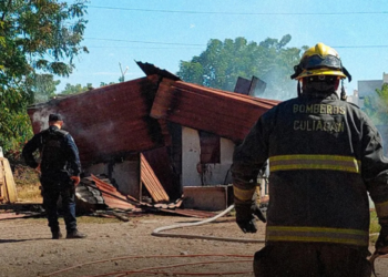 Disparan contra casas en Culiacán; una fue quemada con un cuerpo dentro