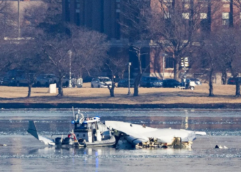 Descartan supervivientes del accidente aéreo en Washington