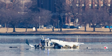 Descartan supervivientes del accidente aéreo en Washington