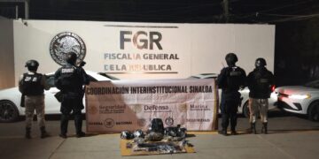 Aseguran tres vehículos, armas y municiones en Culiacán
