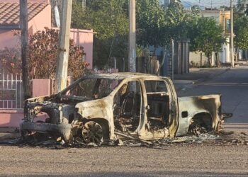 Vehículos abandonados e incendiados tras enfrentamiento armado en el municipio de Elota