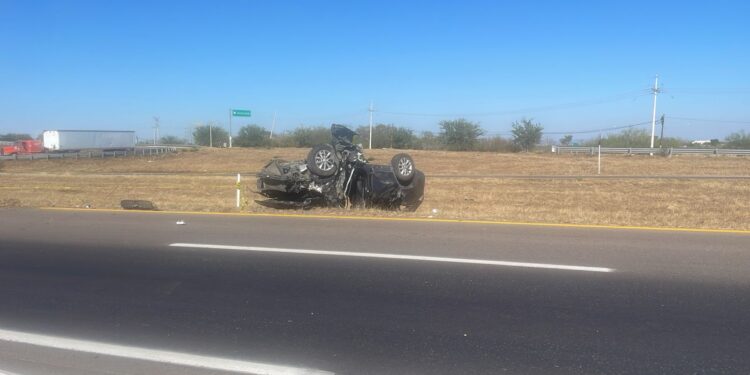 Mujer muere en fatal accidente contra tráiler en El Trébol, al sur de Culiacán